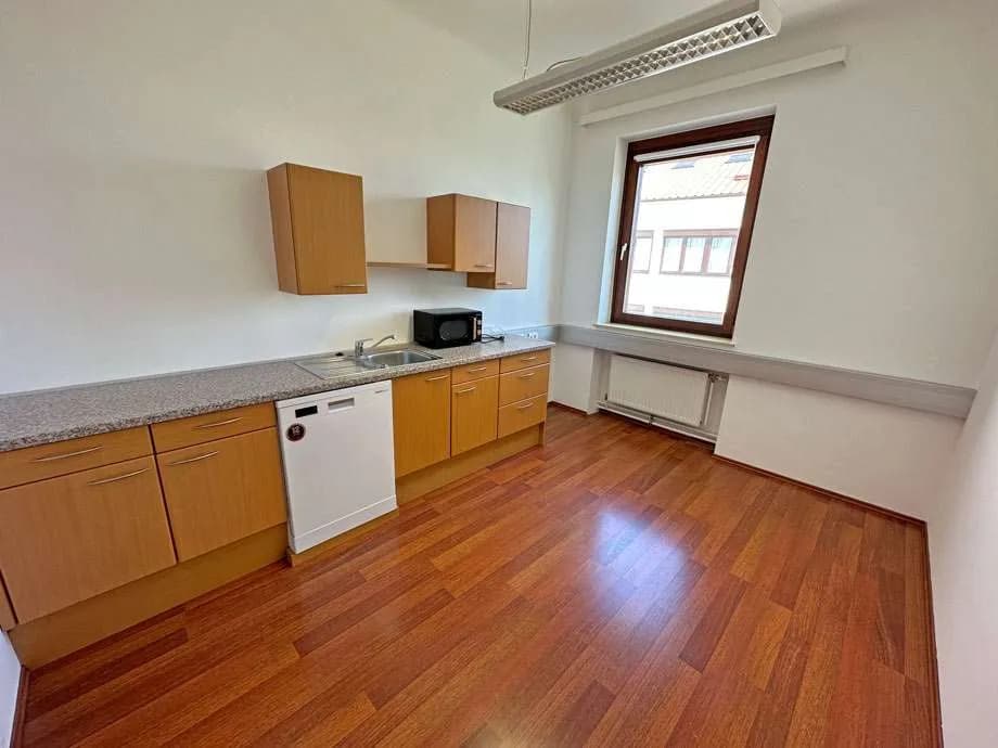 5-Zimmer-Gewerbeimmobilie mieten in Korneuburg – 158 m², € 1.975 – Bild 8 von 12