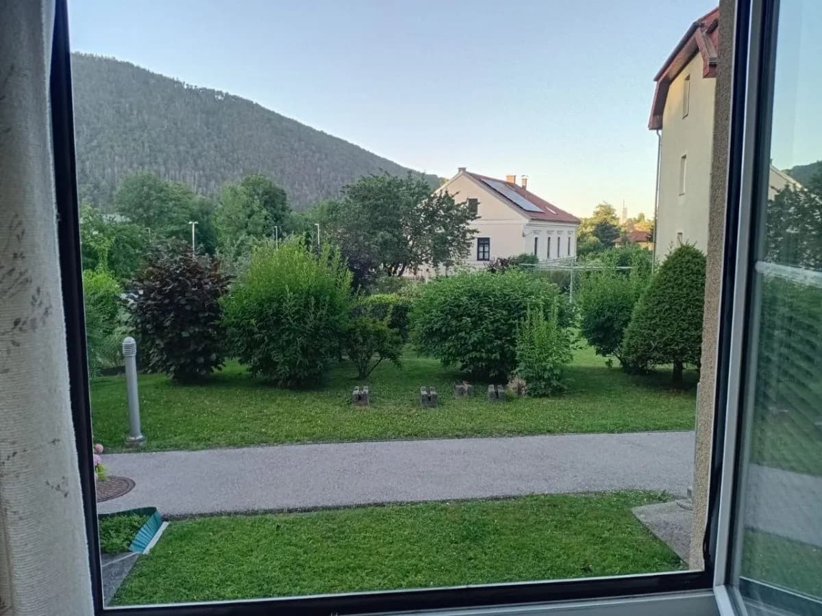 2-Zimmer-Wohnung mieten in Neunkirchen – 64 m², € 700 – Bild 1 von 14