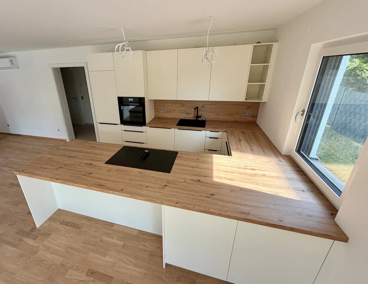 5-Zimmer-Haus mieten in Bruck an der Leitha – 135 m², € 2.970 – Bild 1 von 22