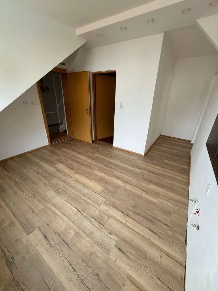 Wohnung mieten in Neunkirchen – 80 m², € 750 – Bild 2 von 16