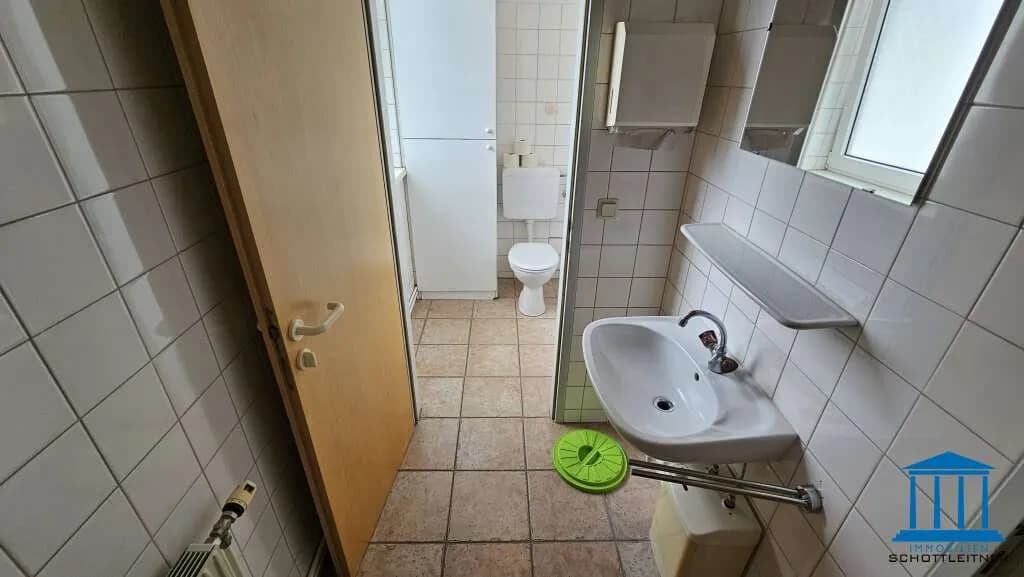 9-Zimmer-Gewerbeimmobilie mieten in Wiener Neustadt – 419 m², € 4.711 – Bild 22 von 32