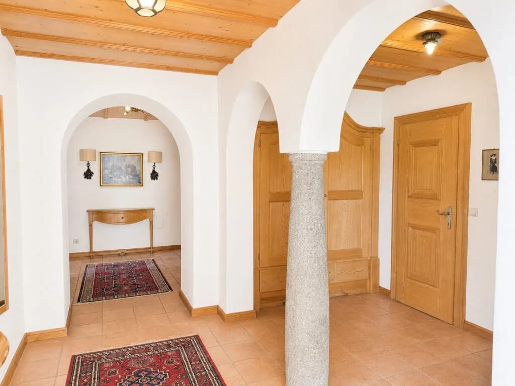 7-Zimmer-Haus mieten in Salzburg-Umgebung – 290 m², € 7.657 – Bild 2 von 27