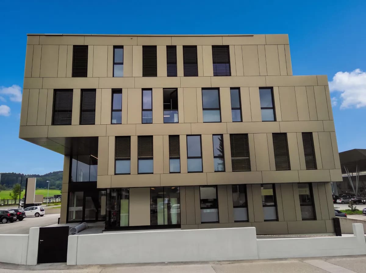 Gewerbeimmobilie mieten in Salzburg-Umgebung – 241 m², € 6.772 – Bild 1 von 5