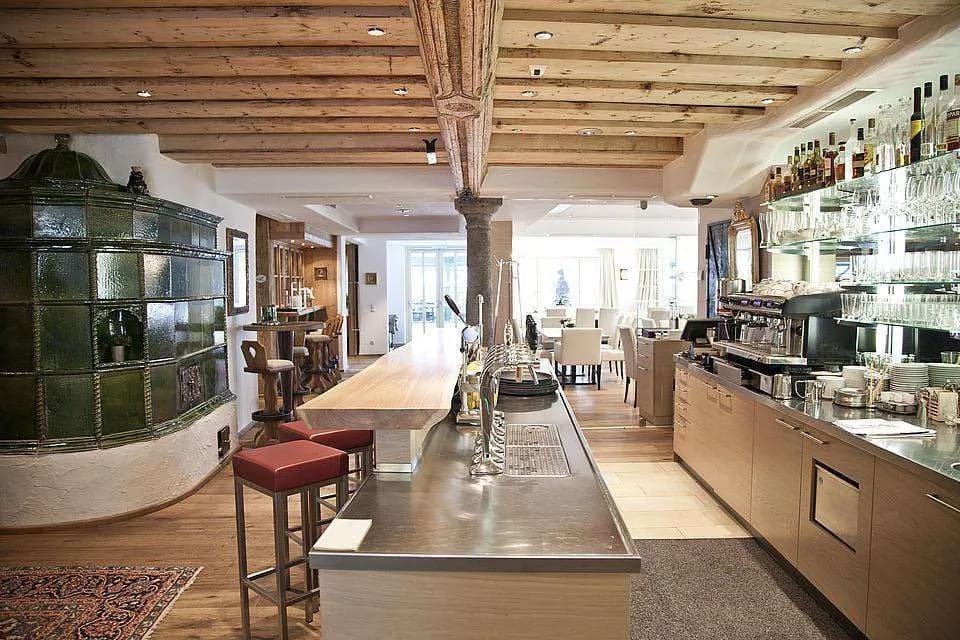 Gewerbeimmobilie mieten in Urfahr-Umgebung – 844 m², € 4.600 – Bild 1 von 8