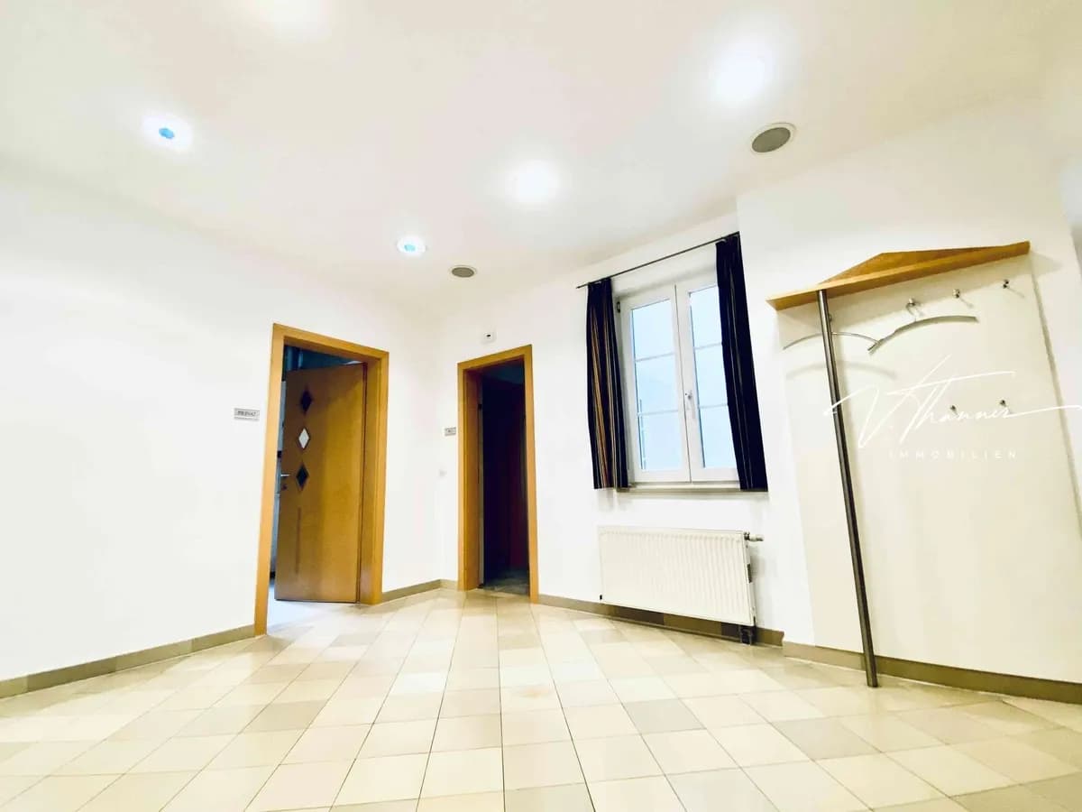 4-Zimmer-Gewerbeimmobilie mieten in Gmunden – 117 m², € 1.229 – Bild 3 von 11
