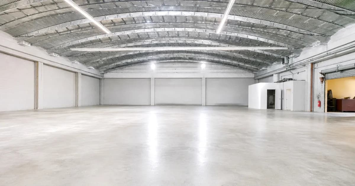 Gewerbeimmobilie mieten in Wels-Land – 1 196 m², € 8