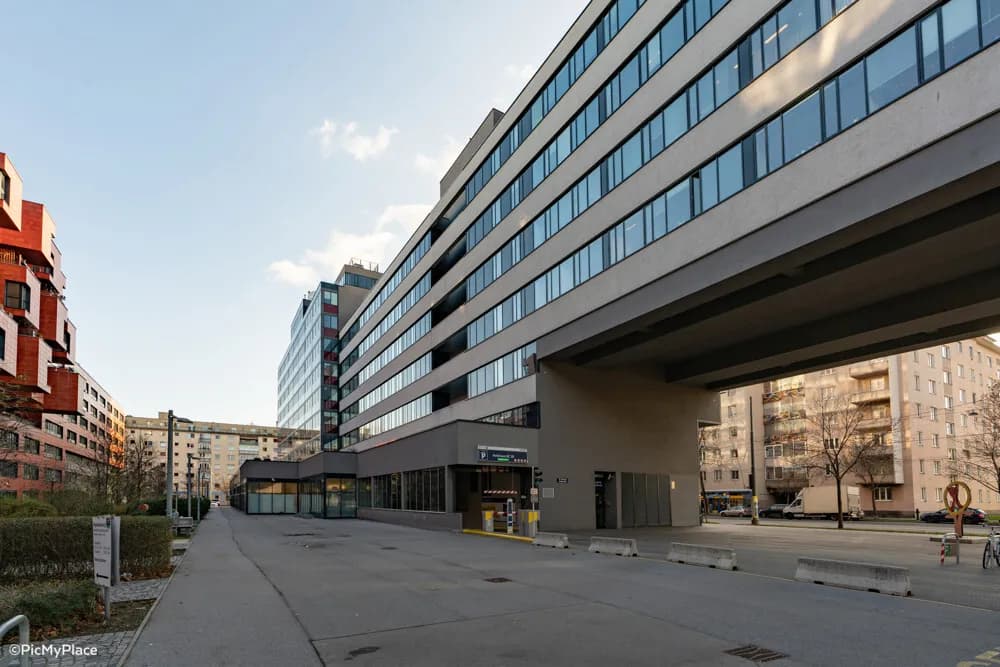 Gewerbeimmobilie mieten in Wien – 335 m², € 15 – Bild 2 von 2