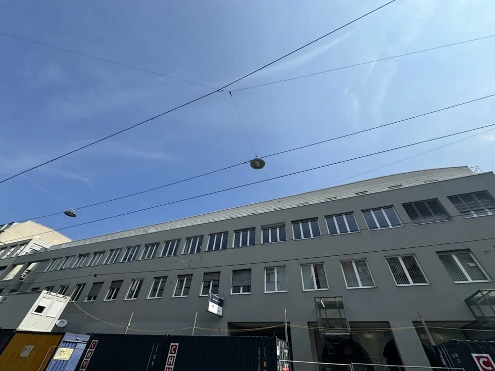 Gewerbeimmobilie mieten in Wien – 1 151 m², € 14