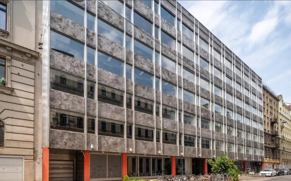 Gewerbeimmobilie mieten in Wien – 4 136 m², € 18