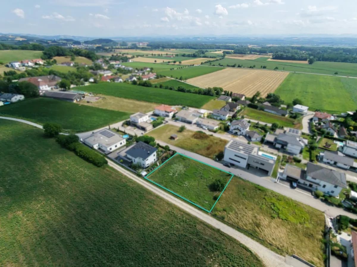 Grundstück kaufen in Perg – 1 000 m², € 185.000
