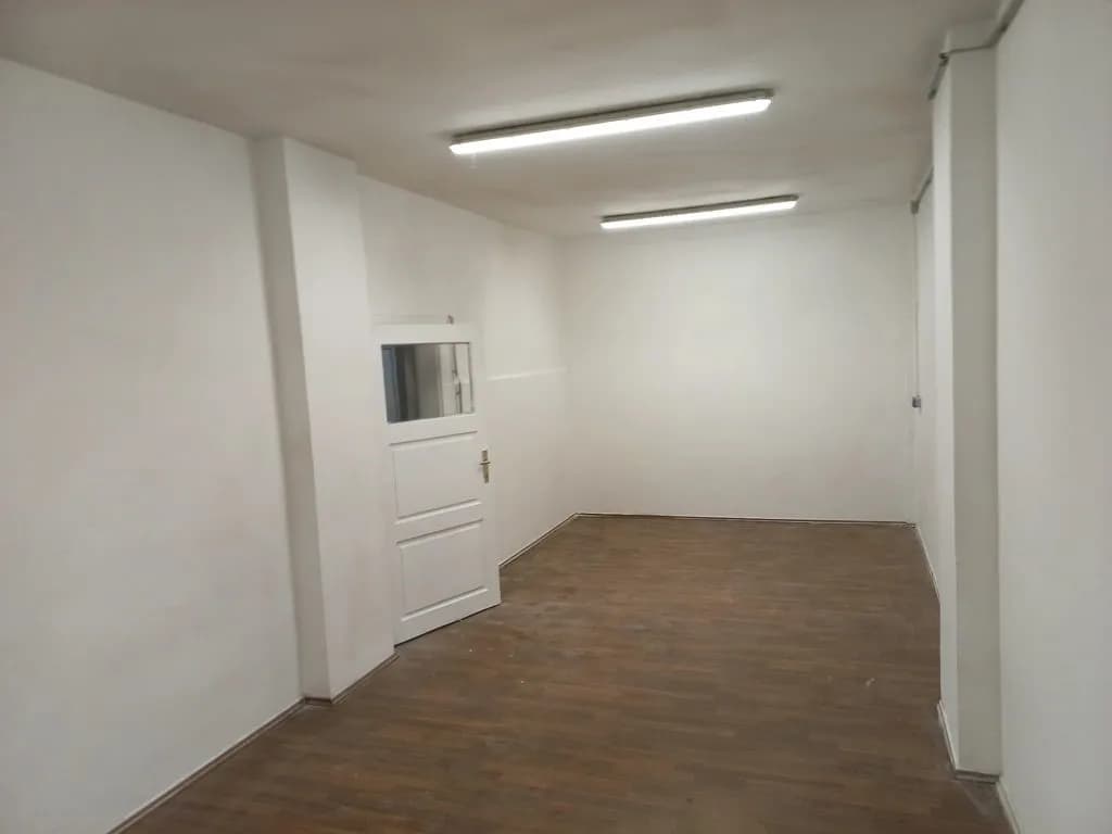 1-Zimmer-Gewerbeimmobilie mieten in Mödling – 225 m², € 1.899 – Bild 4 von 4