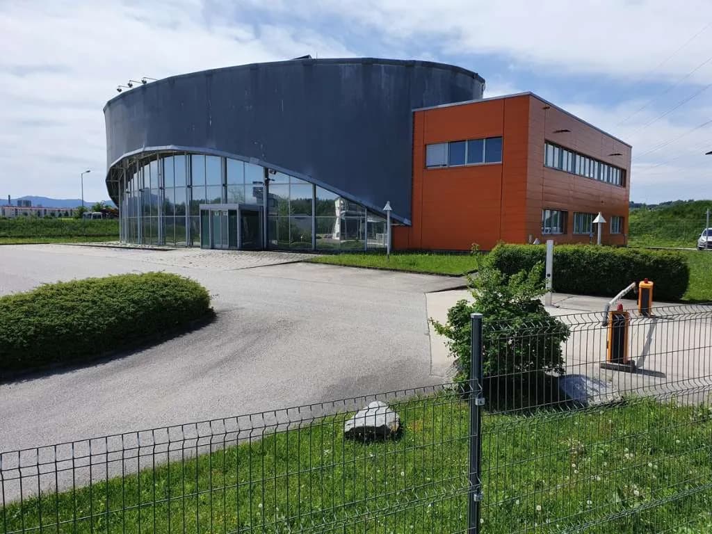 3-Zimmer-Gewerbeimmobilie mieten in Steyr – 768 m², € 5.900 – Bild 2 von 12