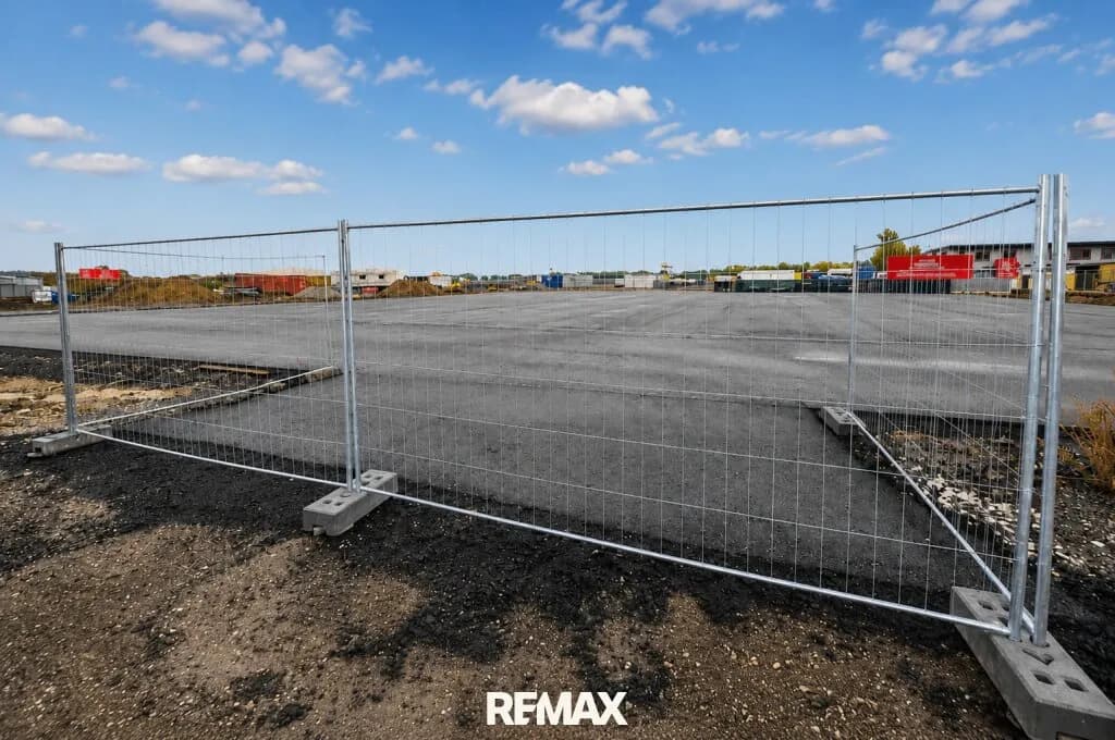 Gewerbeimmobilie mieten in Baden – 4 500 m², € 2 – Bild 1 von 2