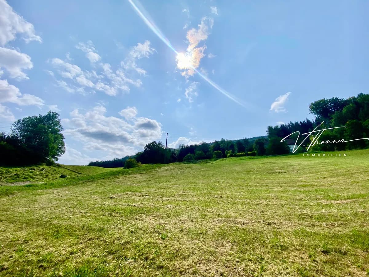 Grundstück kaufen in Gmunden – 1 000 m² – Bild 1 von 6