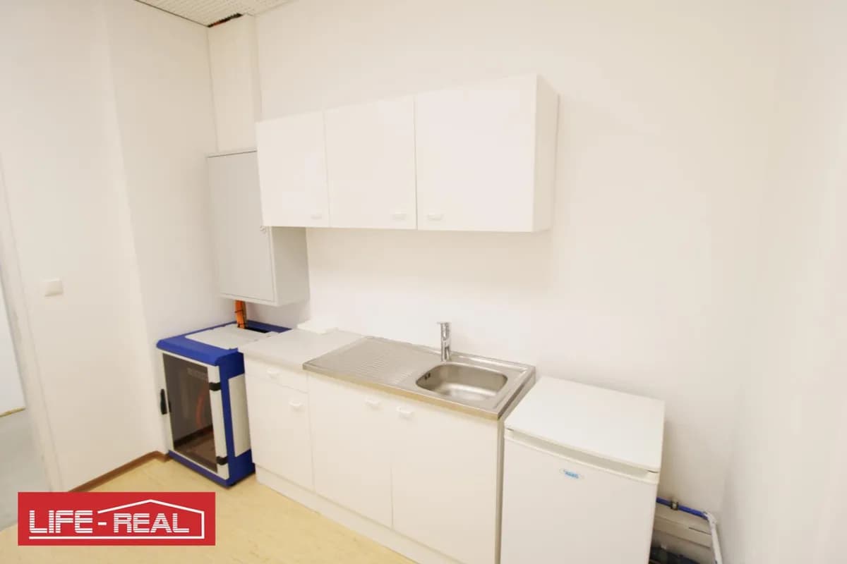 2-Zimmer-Gewerbeimmobilie mieten in Linz – 139 m², € 2.139 – Bild 9 von 13