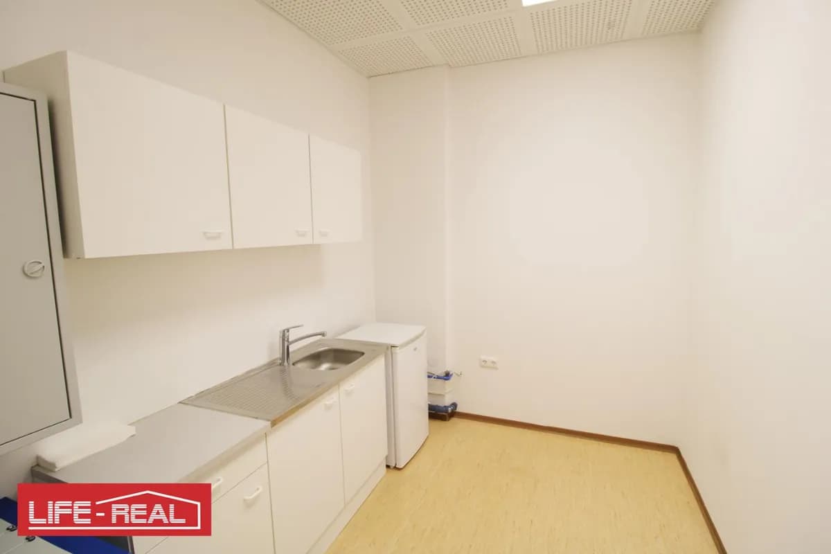2-Zimmer-Gewerbeimmobilie mieten in Linz – 139 m², € 2.139 – Bild 10 von 13