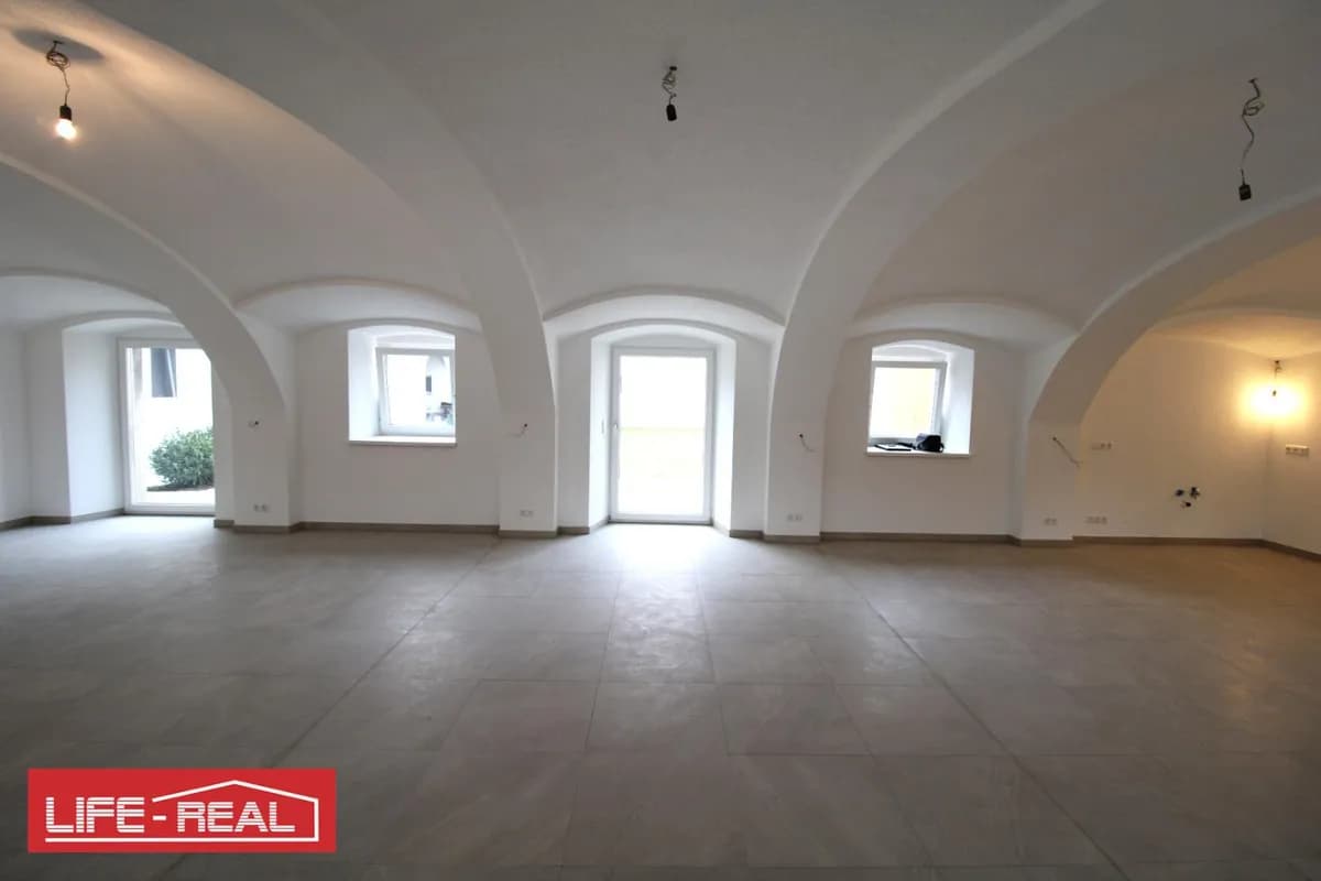 2-Zimmer-Gewerbeimmobilie mieten in Eferding – 123 m², € 833 – Bild 1 von 13