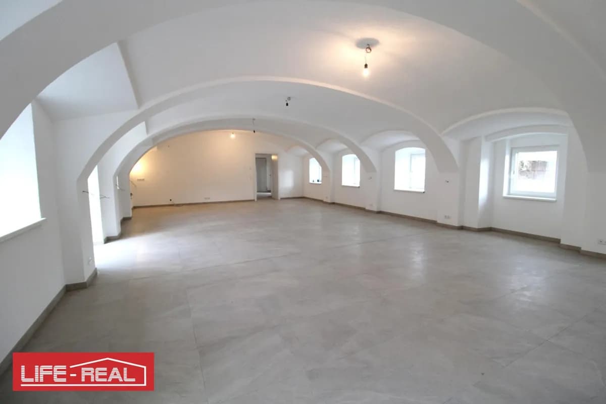 2-Zimmer-Gewerbeimmobilie mieten in Eferding – 123 m², € 833 – Bild 2 von 13