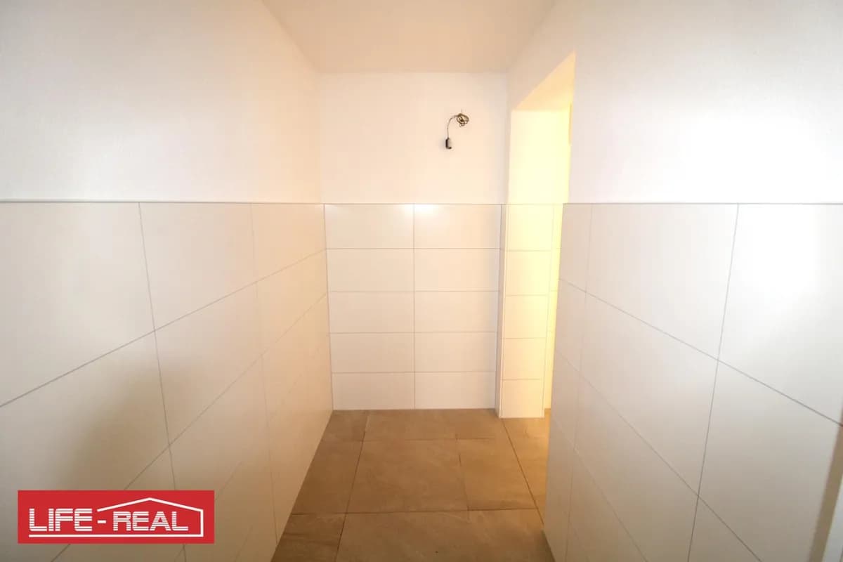 2-Zimmer-Gewerbeimmobilie mieten in Eferding – 123 m², € 833 – Bild 7 von 13
