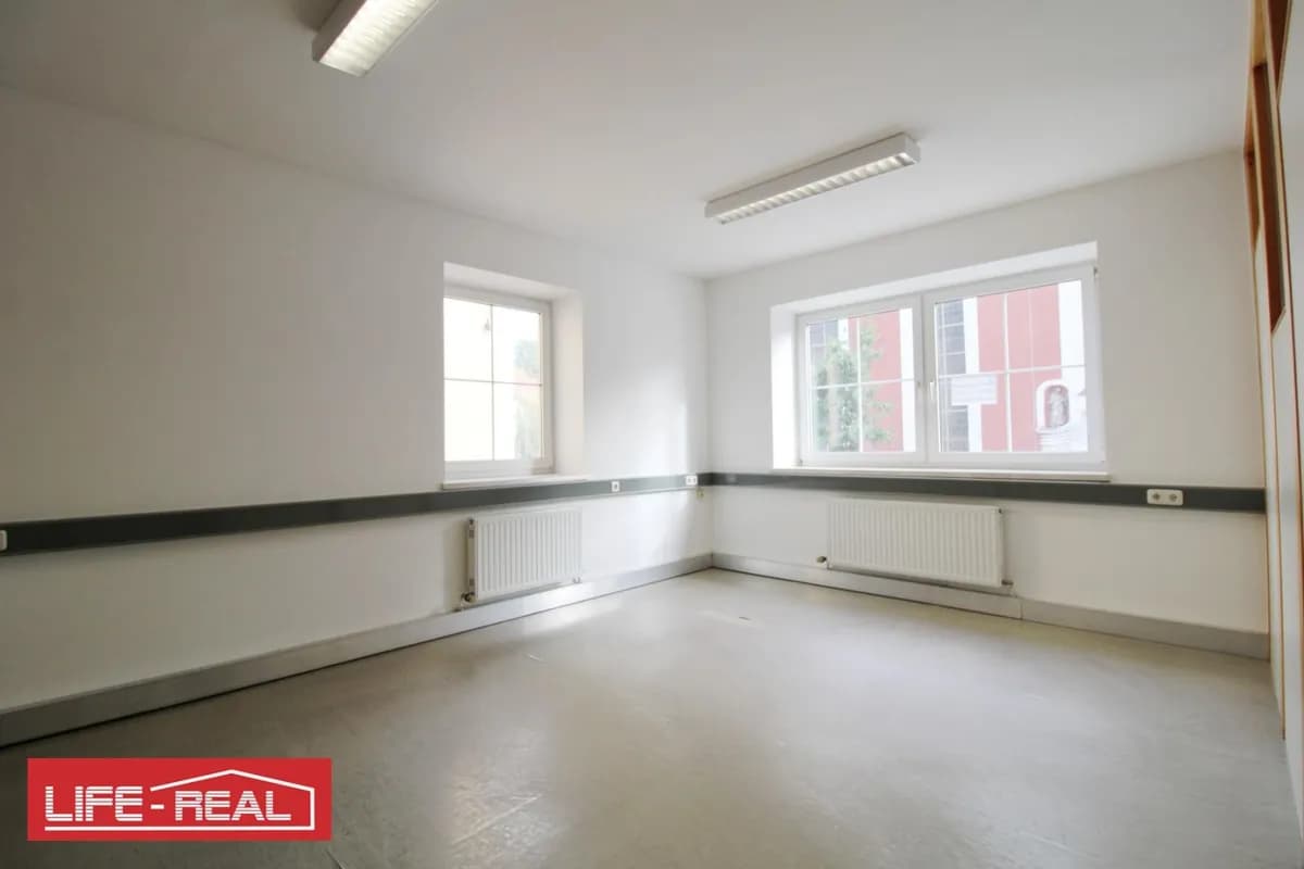 7-Zimmer-Gewerbeimmobilie mieten in Ried im Innkreis – 175 m², € 1.566 – Bild 1 von 8