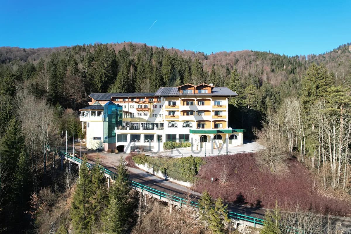 62-Zimmer-Gewerbeimmobilie kaufen in Kitzbühel – 6 921 m² – Bild 1 von 18