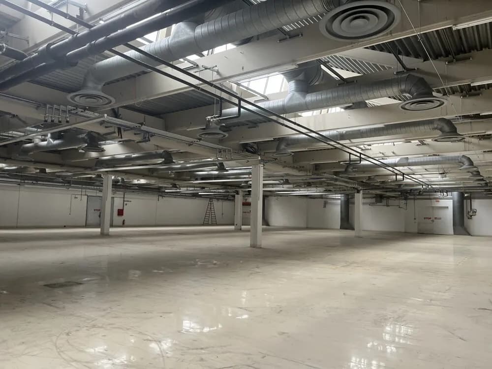 Gewerbeimmobilie mieten in Korneuburg – 2 000 m² – Bild 2 von 2
