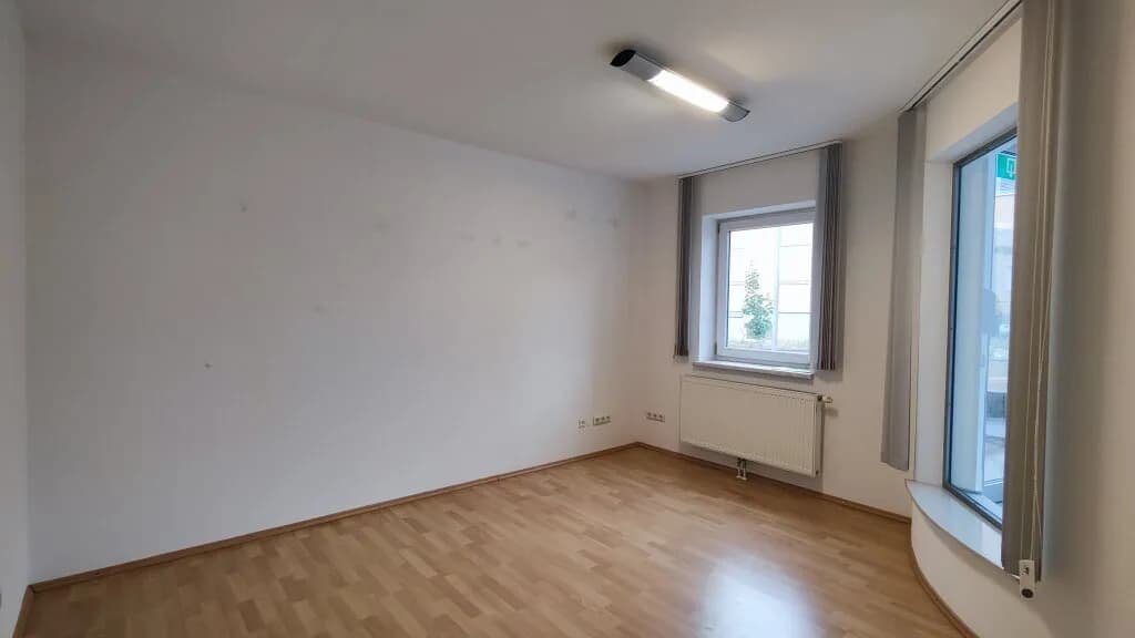 Gewerbeimmobilie mieten in Neunkirchen – 183 m², € 2.080 – Bild 8 von 16