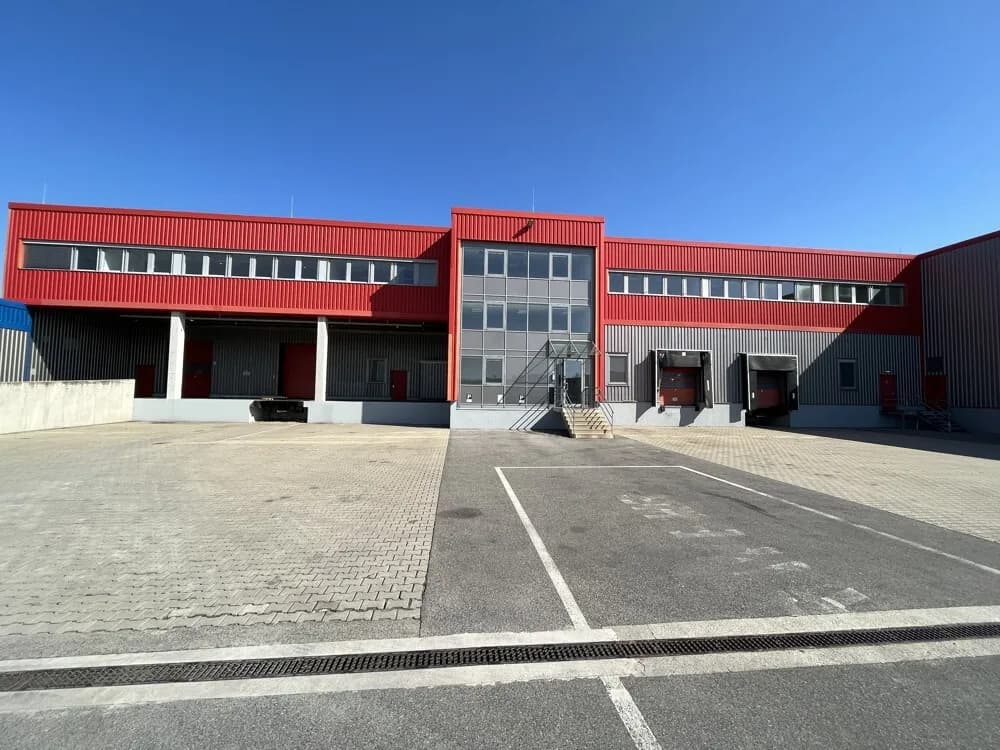 Gewerbeimmobilie mieten in Bruck an der Leitha – 6 900 m² – Bild 1 von 9
