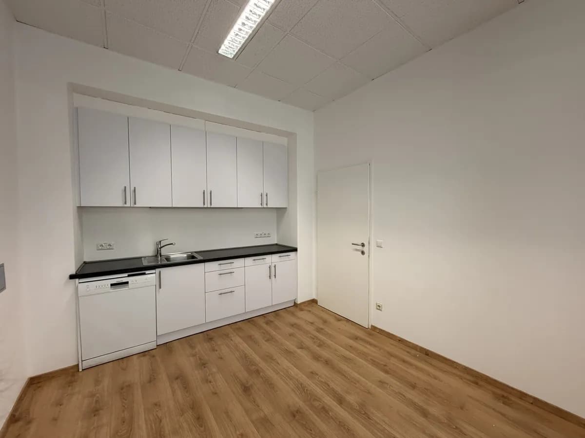 5-Zimmer-Gewerbeimmobilie mieten in Wien – 250 m², € 3.490 – Bild 9 von 13