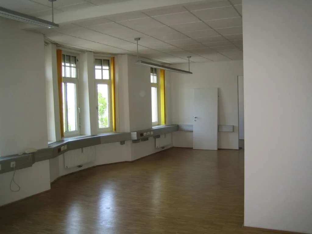 2-Zimmer-Gewerbeimmobilie mieten in Wels – 87 m², € 1.045 – Bild 2 von 7