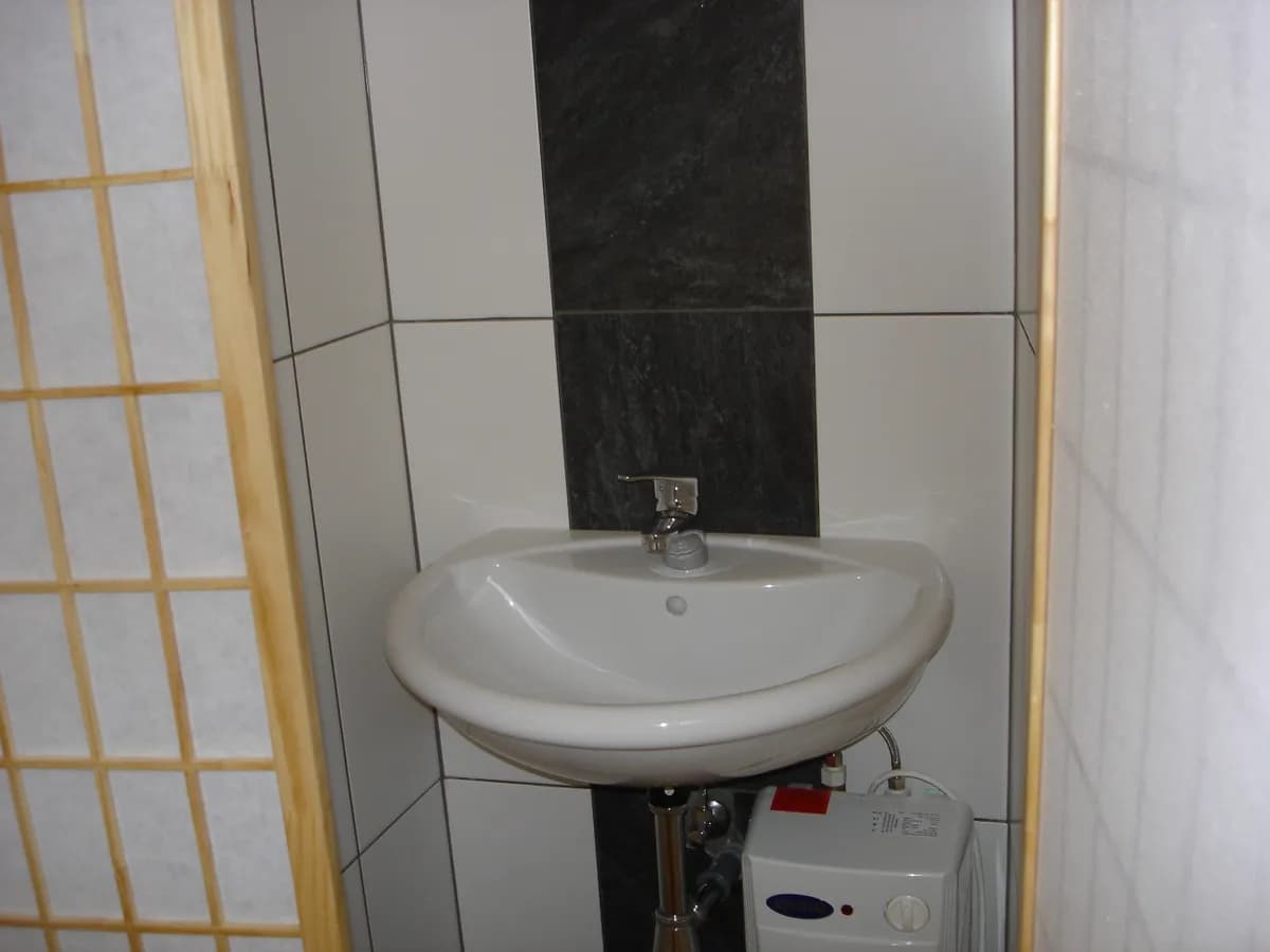 1-Zimmer-Gewerbeimmobilie mieten in Sankt Pölten – 19 m², € 395 – Bild 7 von 7