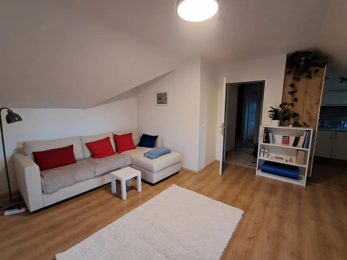 2-Zimmer-Wohnung mieten in Neunkirchen – 50 m², € 792 – Bild 2 von 10