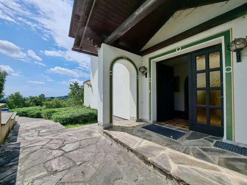 8-Zimmer-Haus kaufen in Neunkirchen – 382 m², € 499.000 – Bild 2 von 26
