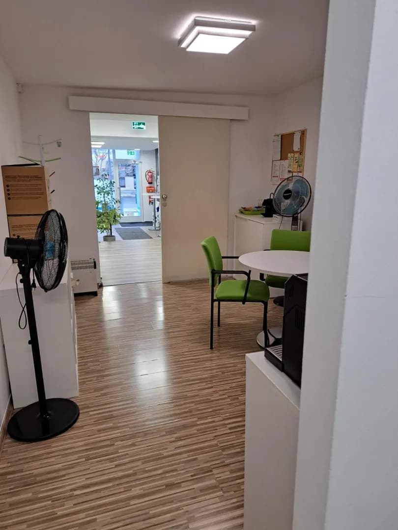 2-Zimmer-Gewerbeimmobilie mieten in Wels – 58 m², € 1.350 – Bild 12 von 14