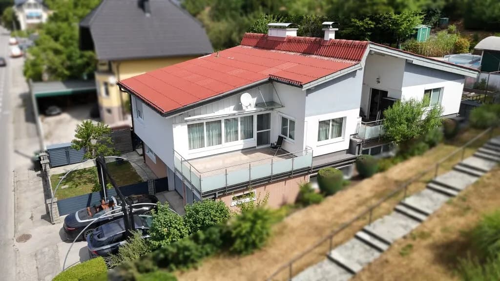 Haus kaufen in Gmunden – 283 m², € 860.000 – Bild 1 von 35