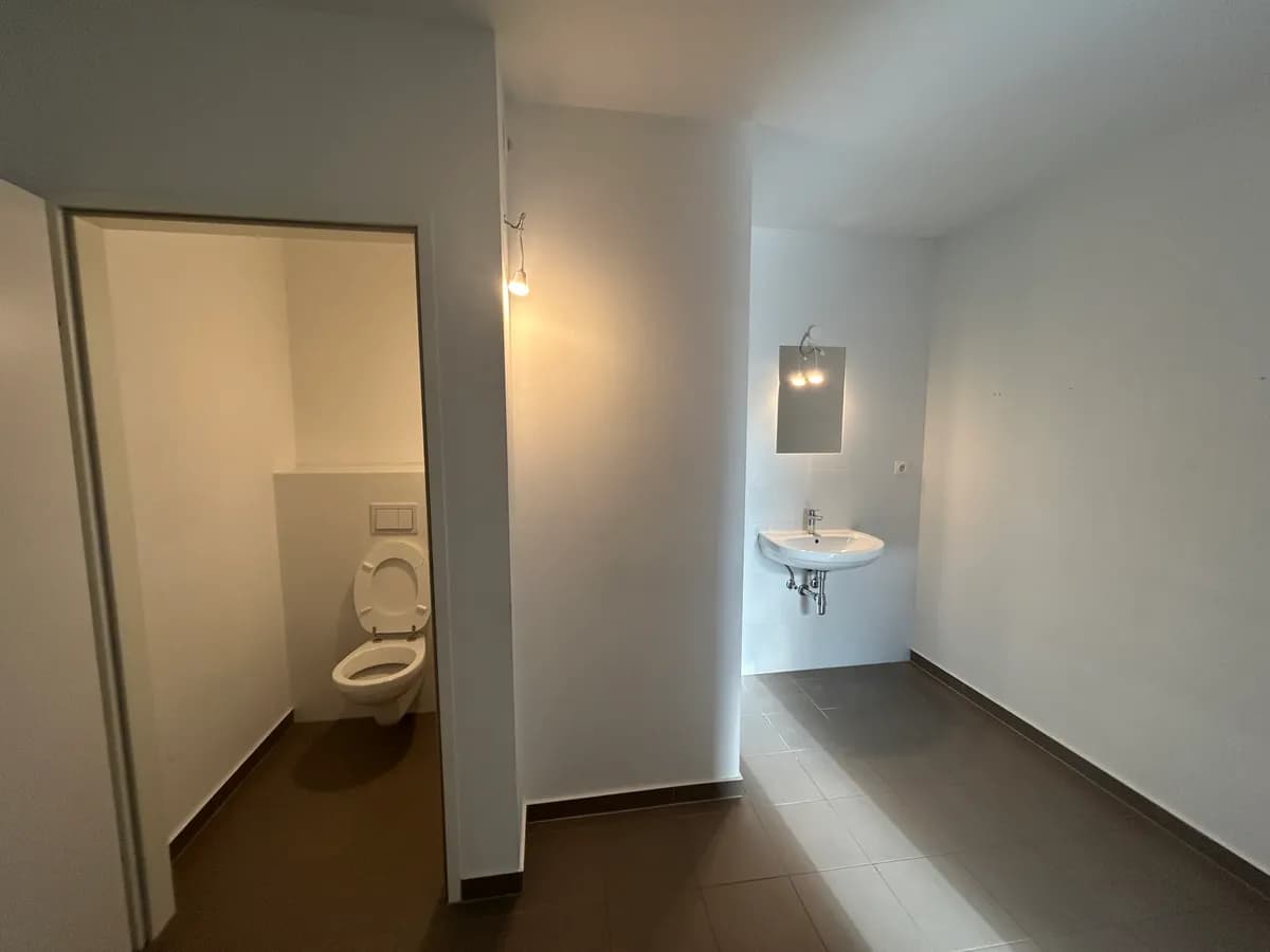 2-Zimmer-Gewerbeimmobilie mieten in Wien – 194 m², € 2.160 – Bild 4 von 12