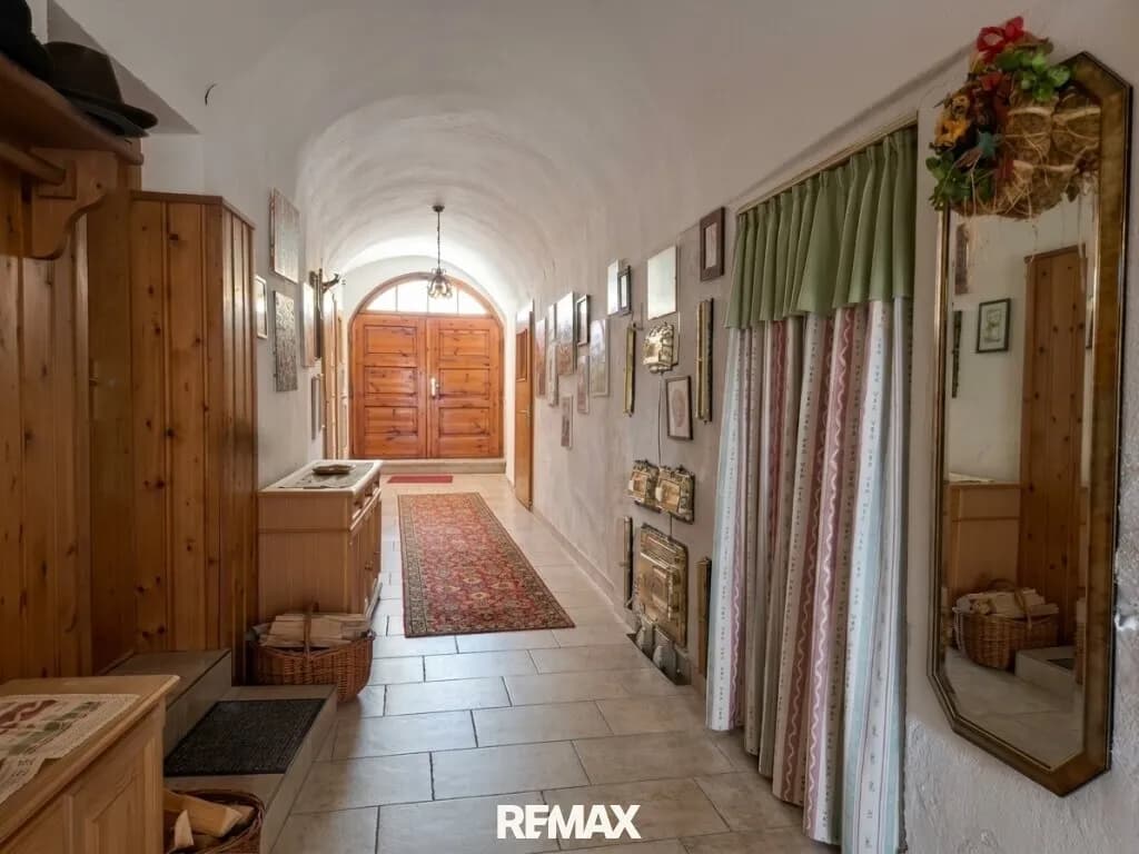 6-Zimmer-Gewerbeimmobilie kaufen in Braunau am Inn – 200 m², € 295.000 – Bild 2 von 31