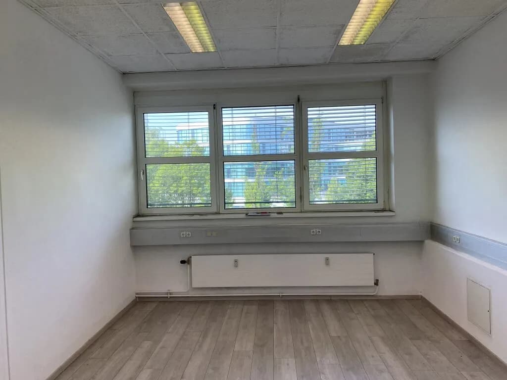 1-Zimmer-Gewerbeimmobilie mieten in Linz – 17 m², € 249 – Bild 2 von 8