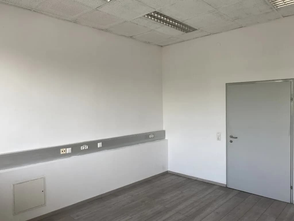 1-Zimmer-Gewerbeimmobilie mieten in Linz – 17 m², € 249 – Bild 4 von 8