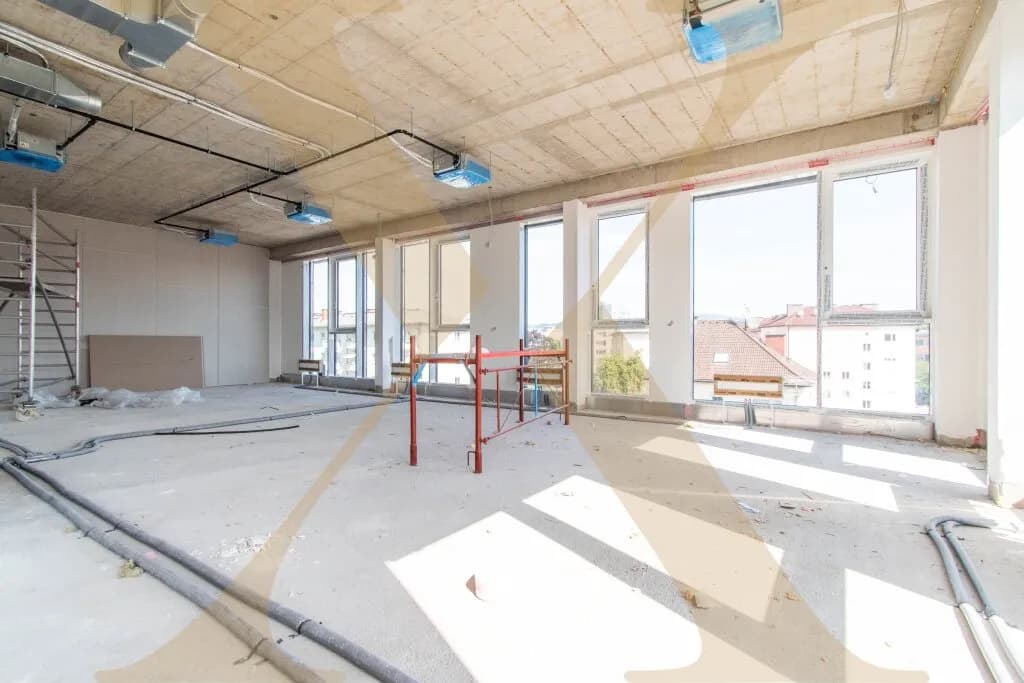 Gewerbeimmobilie mieten in Linz – 96 m², € 1.571