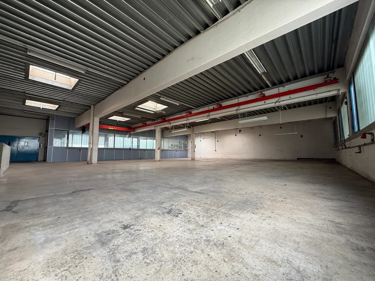 Gewerbeimmobilie mieten in Wien – 1 500 m², € 9