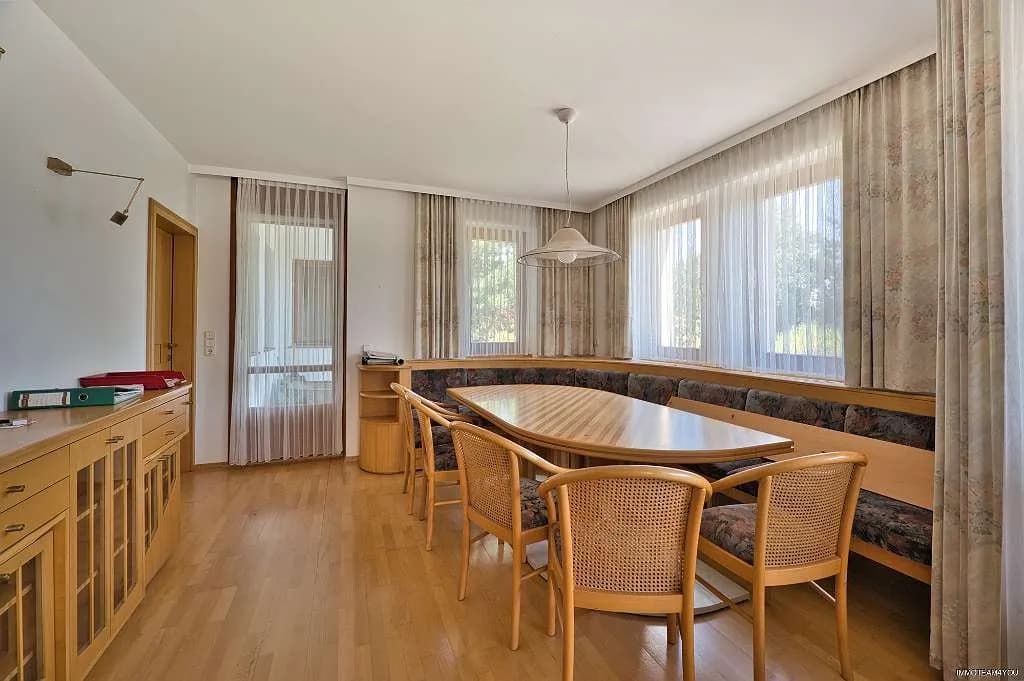 6-Zimmer-Immobilie kaufen in Vöcklabruck – 214,8 m², € 998.000 – Bild 8 von 16