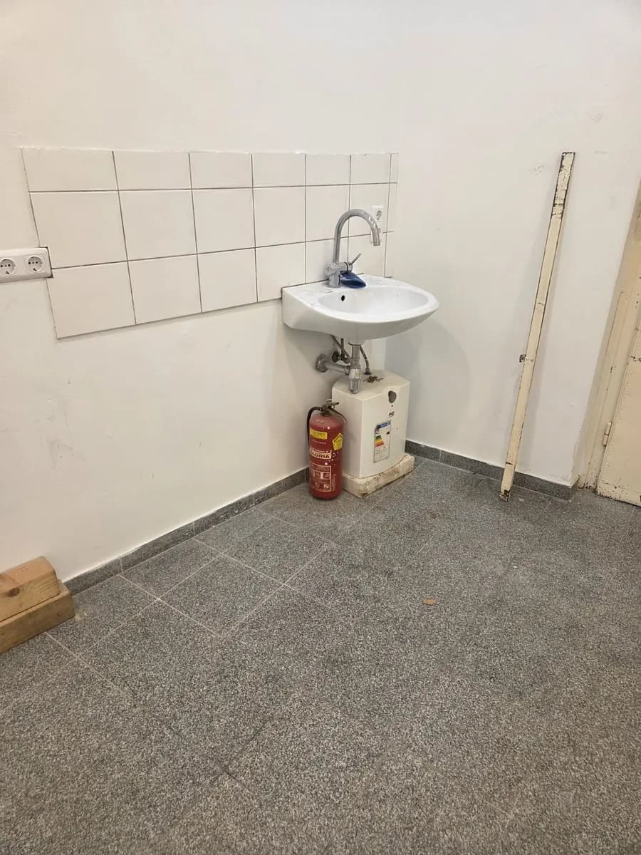 Gewerbeimmobilie mieten in Wien – 31 m², € 821 – Bild 3 von 3