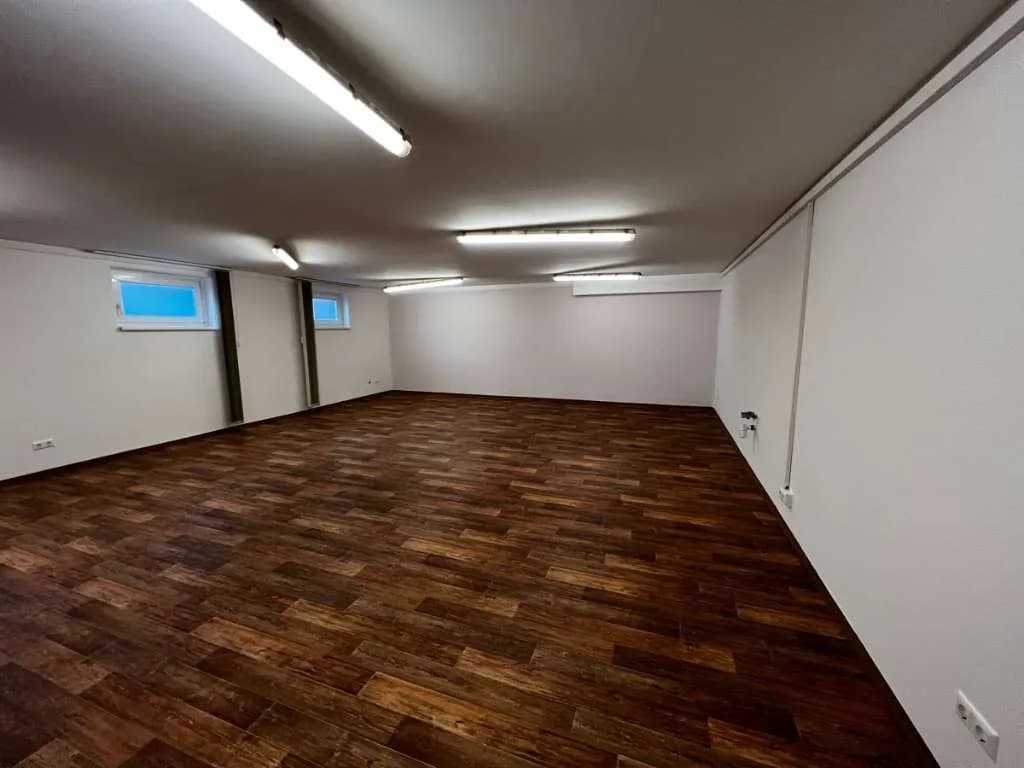 Gewerbeimmobilie mieten in Amstetten – 81 m², € 572 – Bild 1 von 9