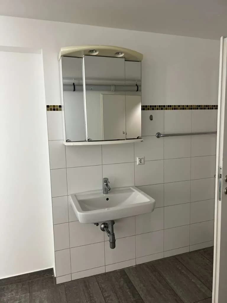 Gewerbeimmobilie mieten in Amstetten – 81 m², € 572 – Bild 9 von 9
