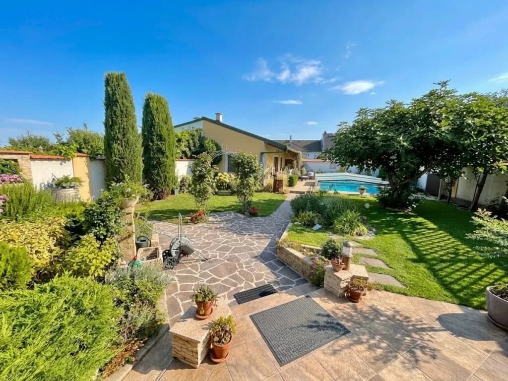 Haus kaufen in Neusiedl am See – 166 m², € 639.000 – Bild 1 von 28
