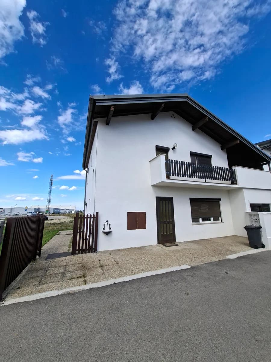 5-Zimmer-Haus mieten in Mödling – 156 m², € 1.900 – Bild 1 von 10