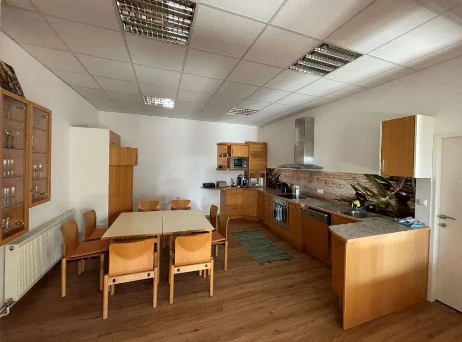 11-Zimmer-Gewerbeimmobilie mieten in Wien – 420 m², € 8 – Bild 10 von 20