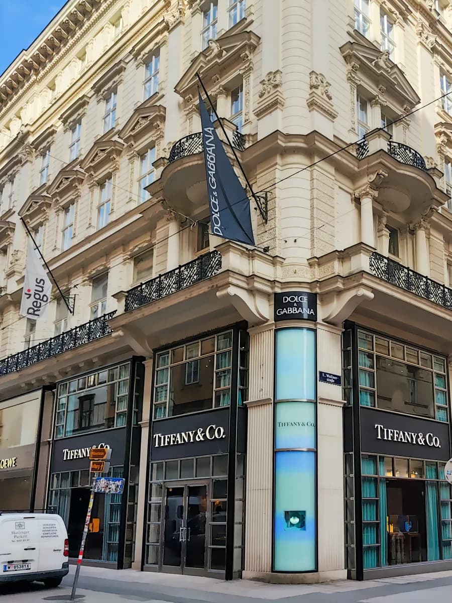 Gewerbeimmobilie mieten in Wien – 2 200 m² – Bild 1 von 9