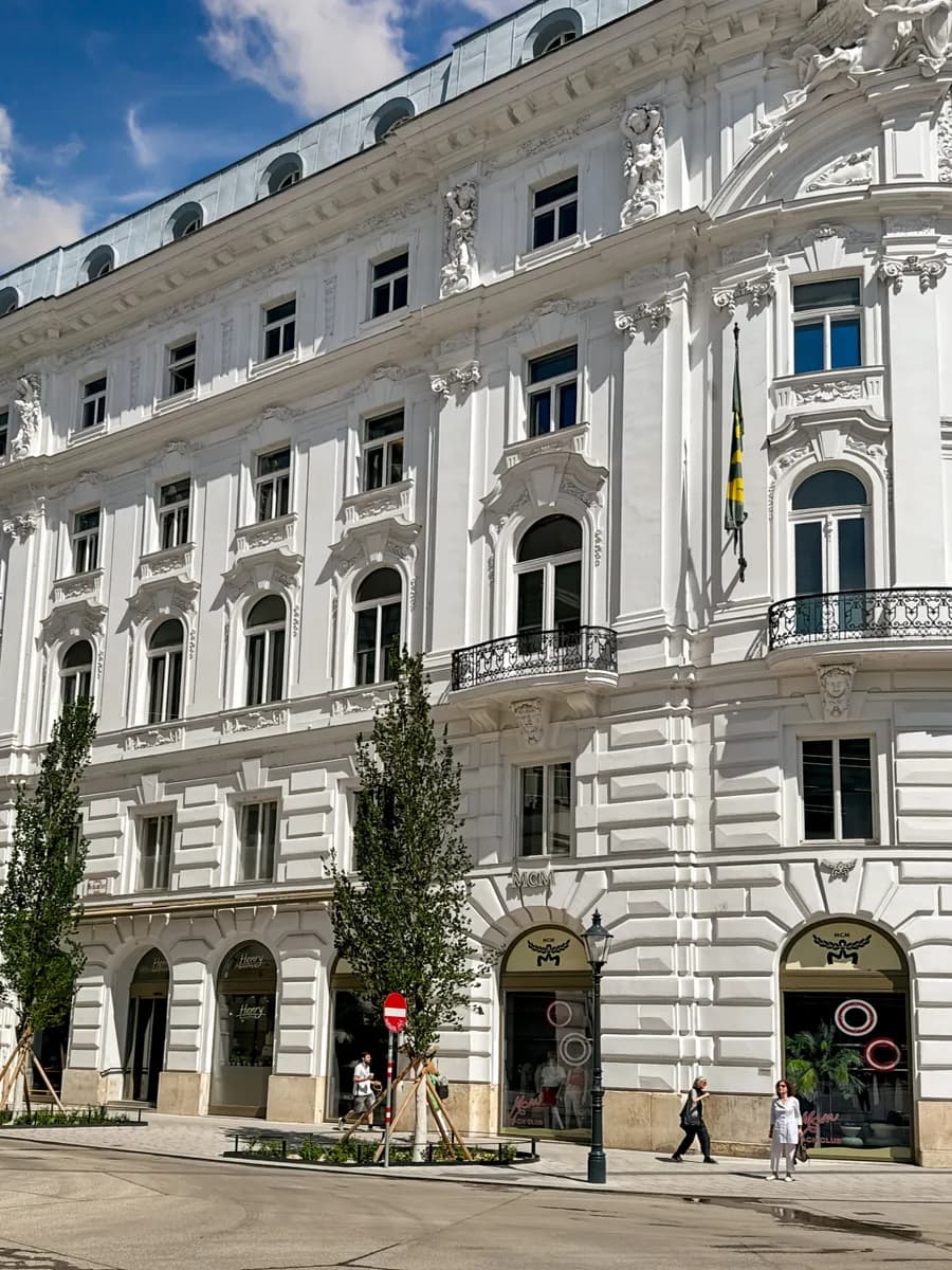 Gewerbeimmobilie mieten in Wien – 1 471 m² – Bild 1 von 9